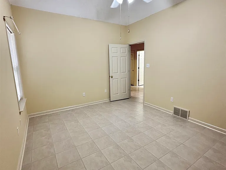 596 Ashley Glen Cir W — Photo 13