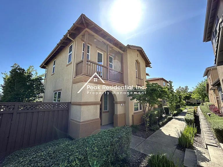 882 Bullion Ln — Photo 3