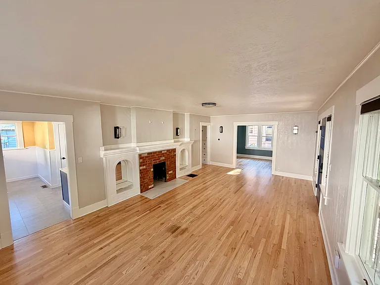 2419 W Regan Ave — Photo 8