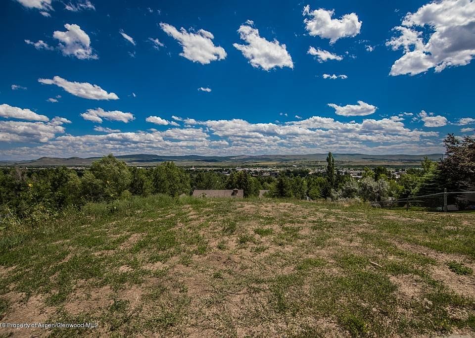 1st image of 944 Alta Vista Dr