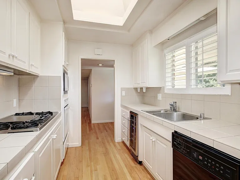 1501 Menlo Ave #1501 — Photo 7