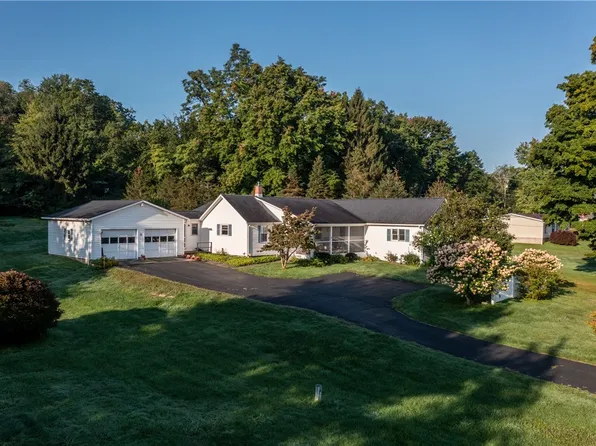 5 Log Cabin Rd, Greenville, PA 16125