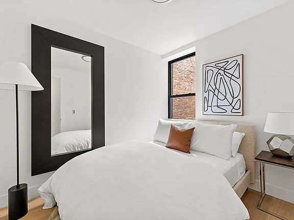 5th image of 168 Sumpter St #2