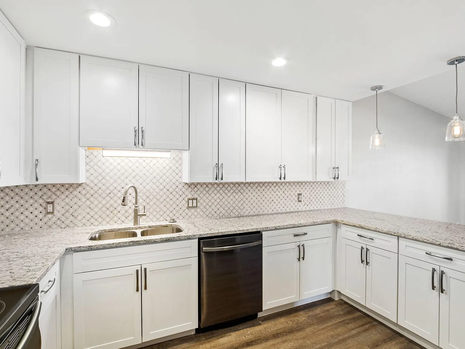 2 bed, 1200 sqft, $1,725 — Photo 2