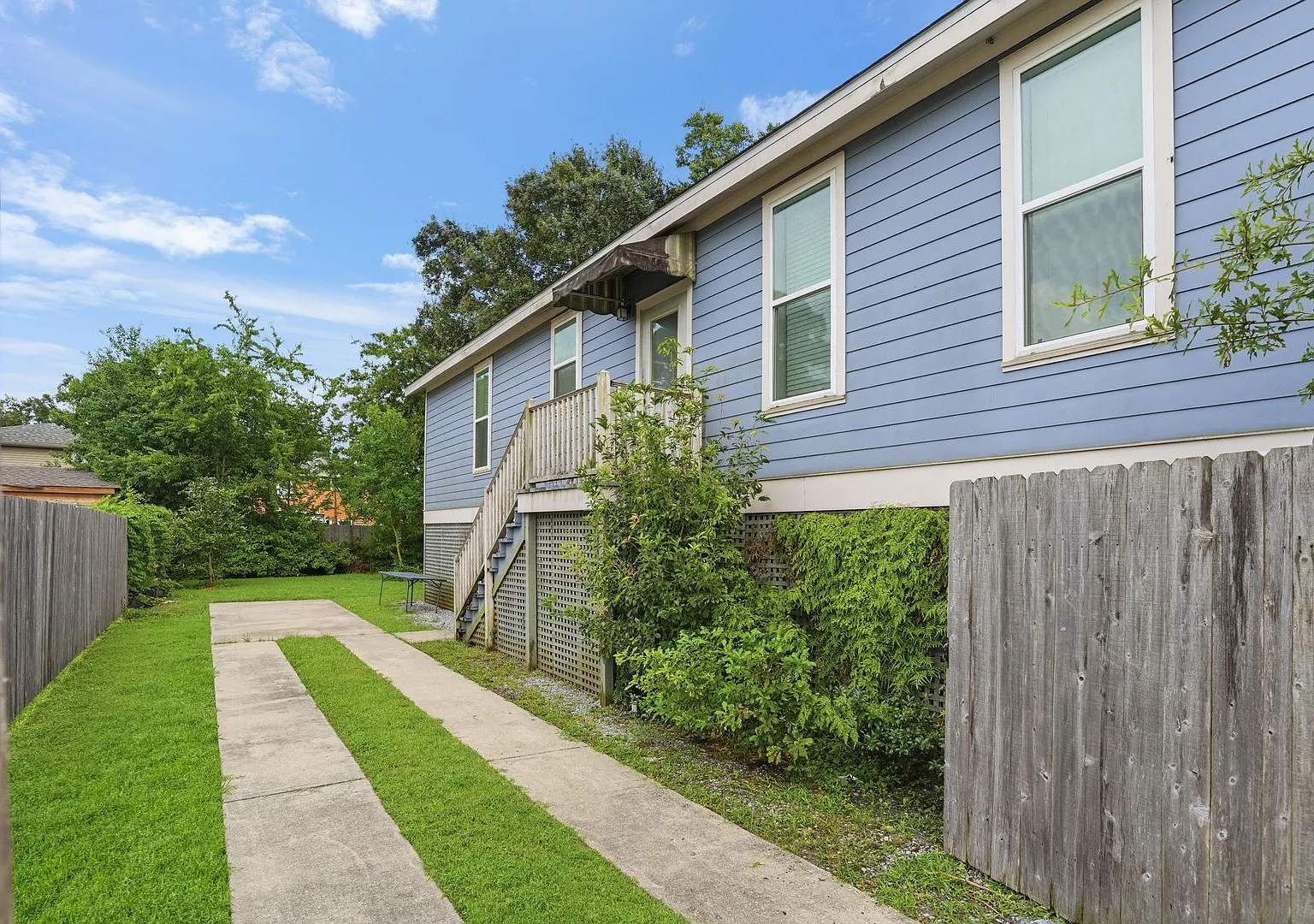 Large house with the private backyard! — Photo 4