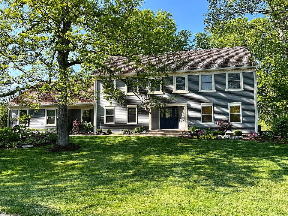 1st image of 3 Essex Ct