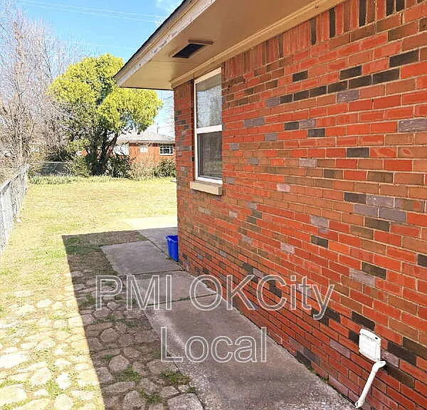 3025 NW 67th St — Photo 25