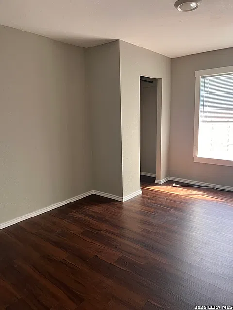3 bed, 1.0 bath, 1120 sqft, $1,300 — Photo 4