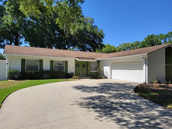 3rd image of 14032 Briardale Ln