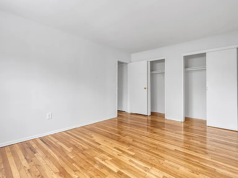 5th Avenue Apartments — Photo 10