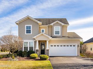 1 E Raphael Ln, Farmingdale, NJ 07727