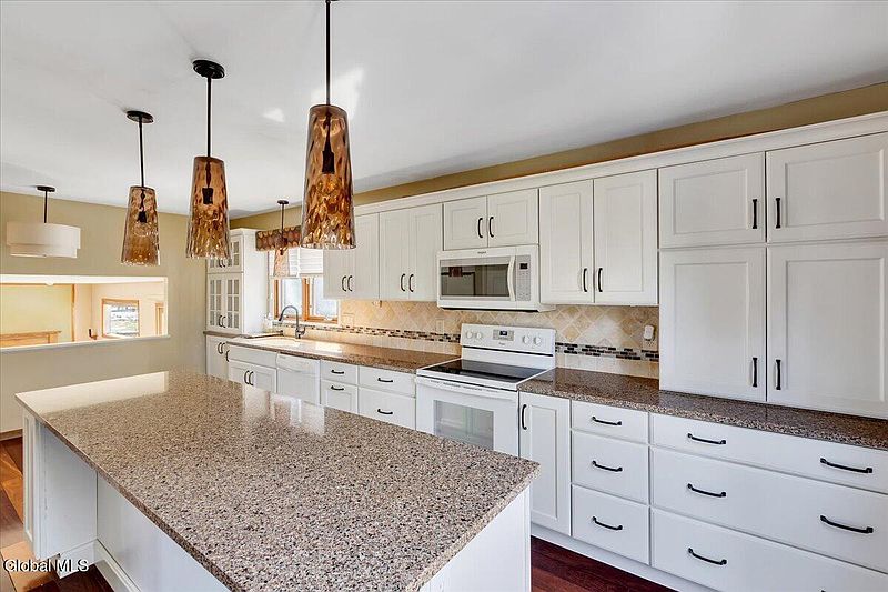 5th image of 15 Durham Way