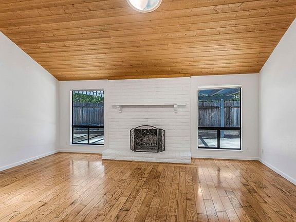 5th image of 2425 Lucca Ave