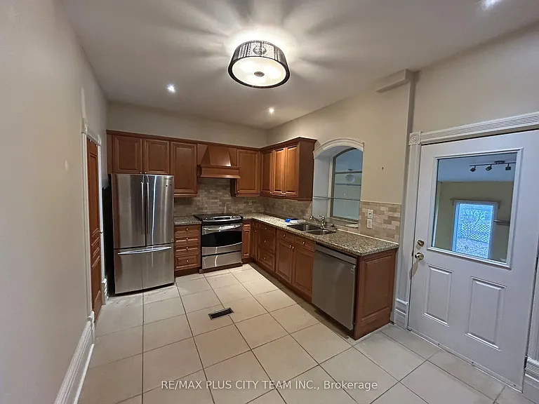 52 Churchill Ave #MAIN — Photo 6