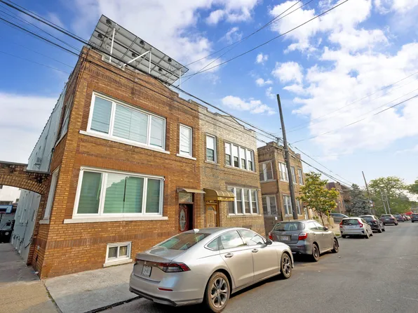 6018 Bleecker Street image 2 of 26