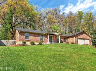9206 Lakeridge Dr, Louisville, KY 40272