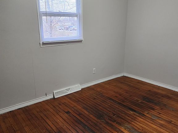 2nd image of 113 S Lake St