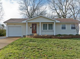 810 Daniel Boone Dr, Florissant, MO 63031