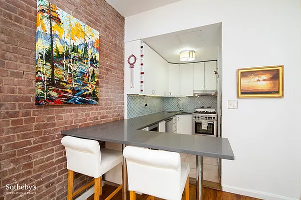 Sold by Sotheby's International Realty | media 6