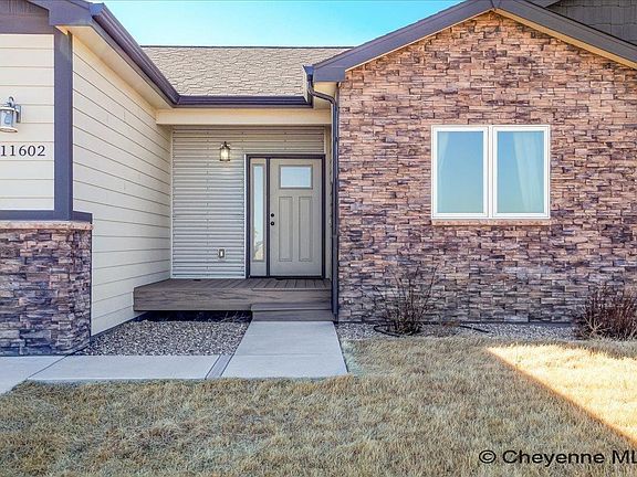 3rd image of 11602 Glencoe Dr