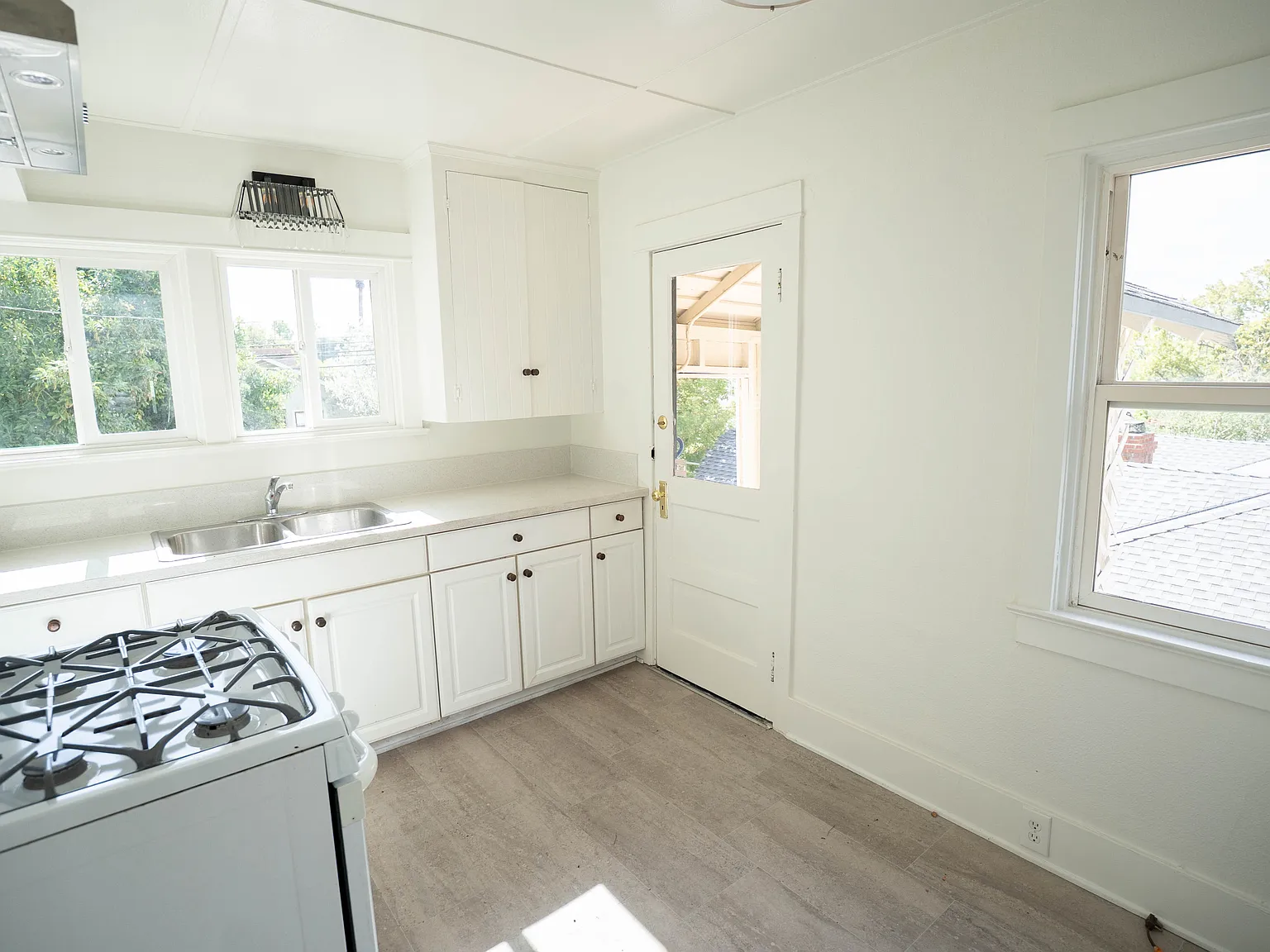 2 bed, 906 sqft, $3,200 — Photo 3