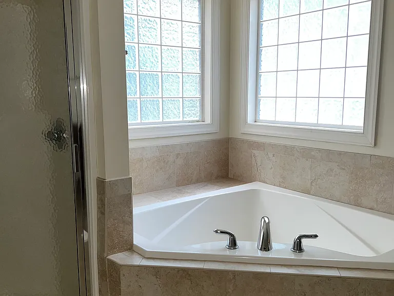 311 Pinecroft Dr — Photo 10