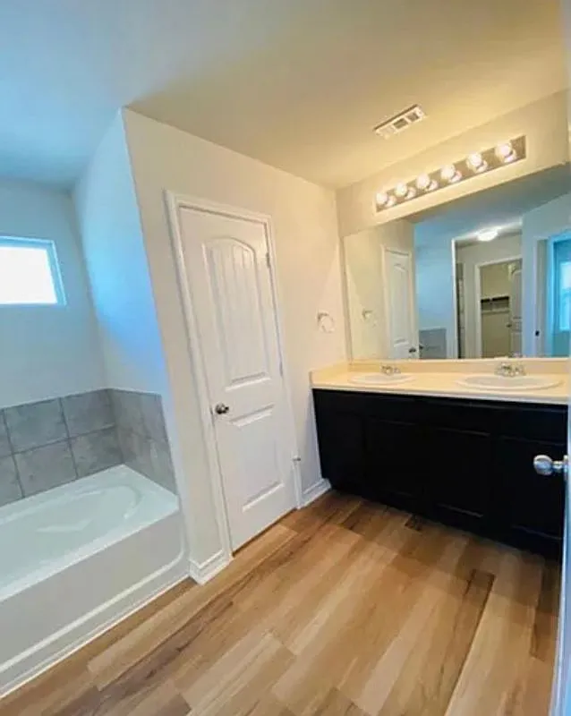 4 bed, 2.0 bath, 1702 sqft, $1,895 — Photo 4
