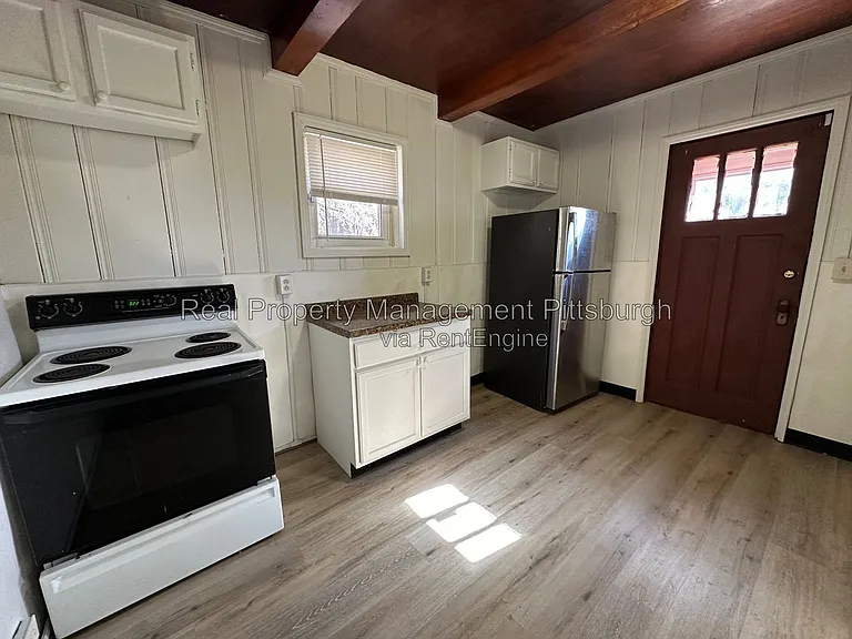 208 Rolfe St — Photo 8