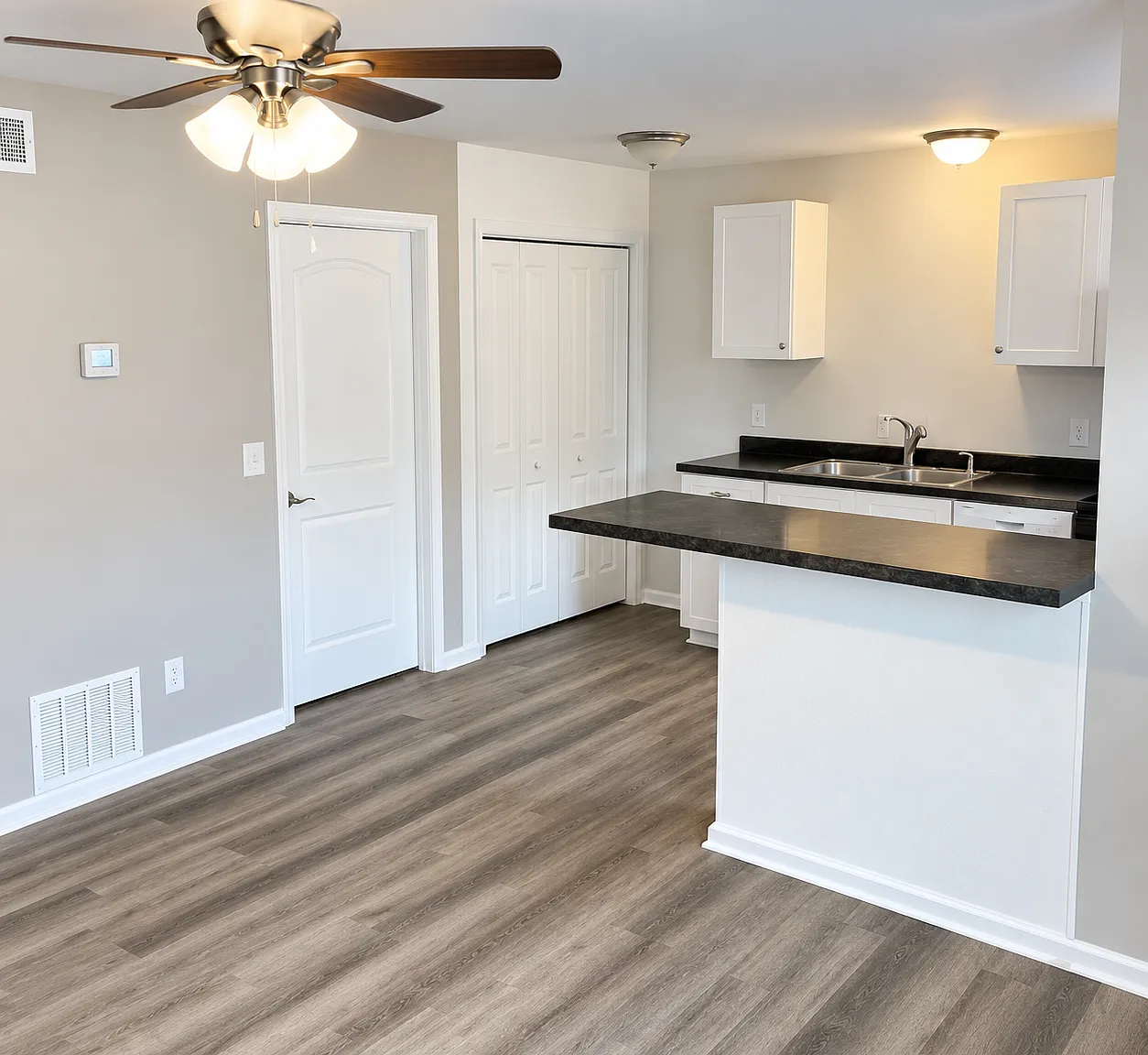 1006 W Main St — Photo 1