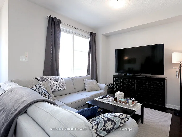 165 Hampshire Way #126 — Photo 9