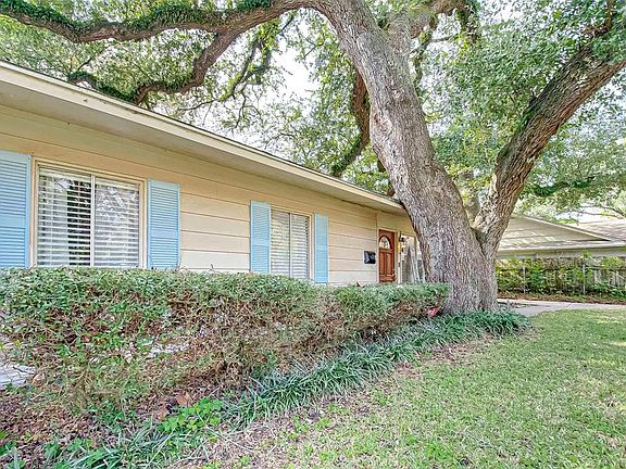 5th image of 9721 Pine Lake Dr