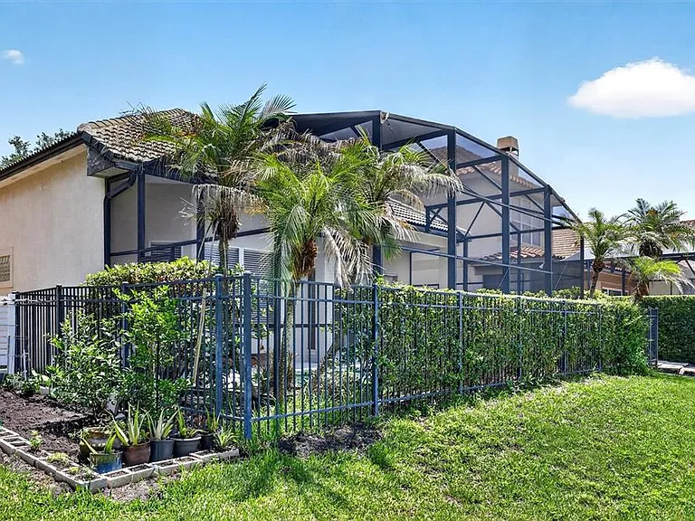 8506 Saint Marino Blvd — Photo 44