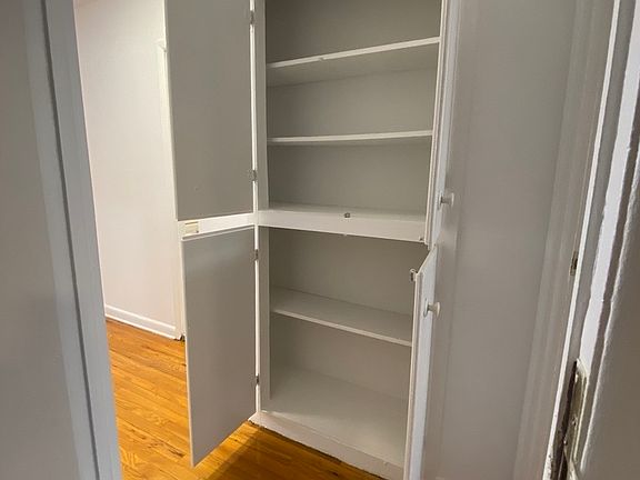 3rd image of 525 45th St #2