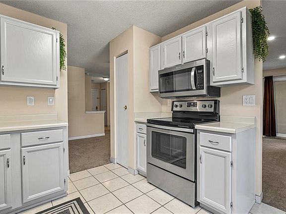 3rd image of 180 Fox Hollow Dr APT 108