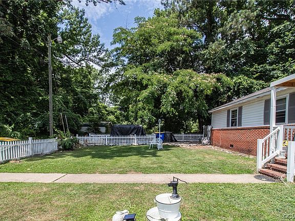2nd image of 2123 W Poythress St
