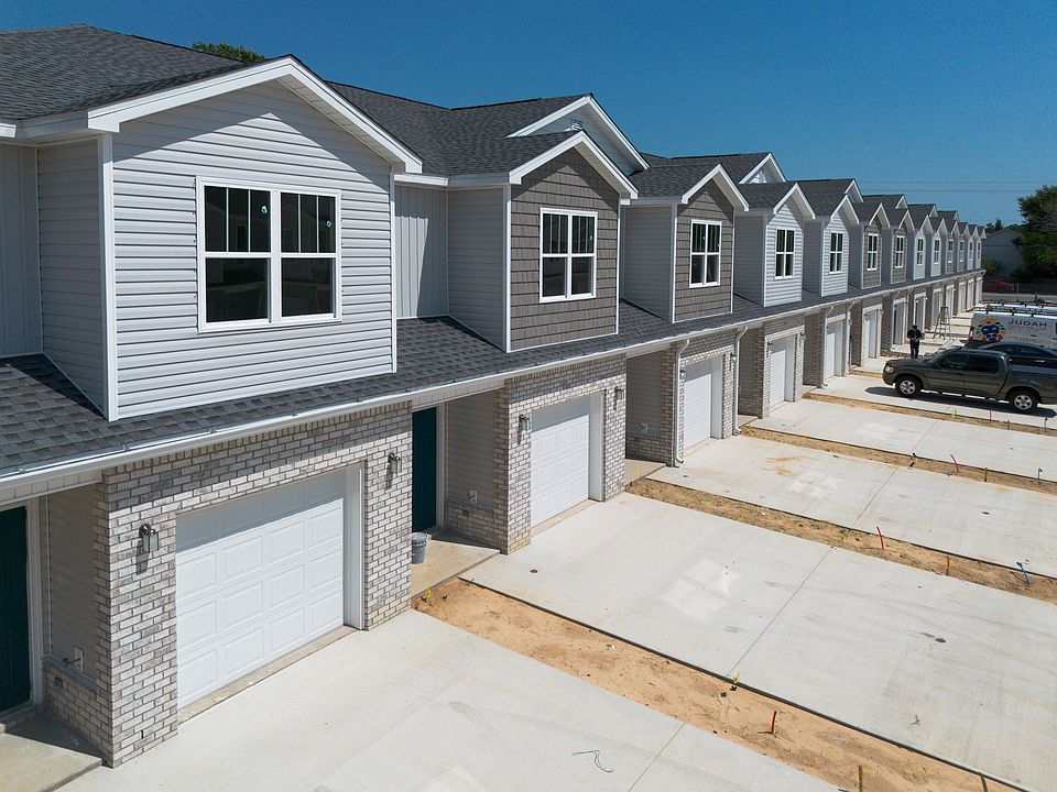 2nd image of 319 Carmel Dr #26