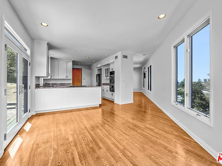 6852 Woody Trl — Photo 9