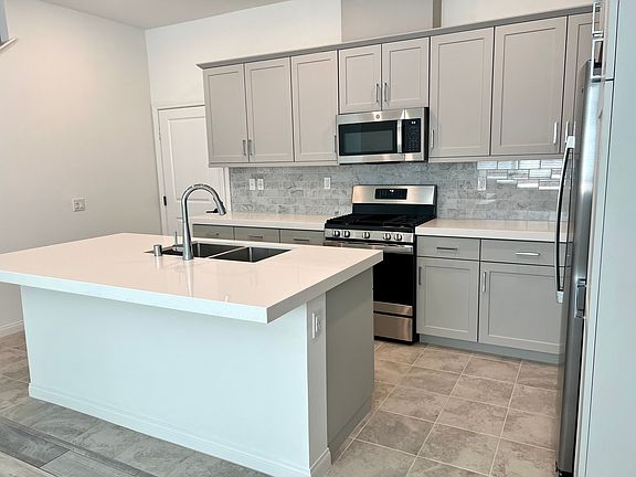 3rd image of 2122 Bluestone Cir
