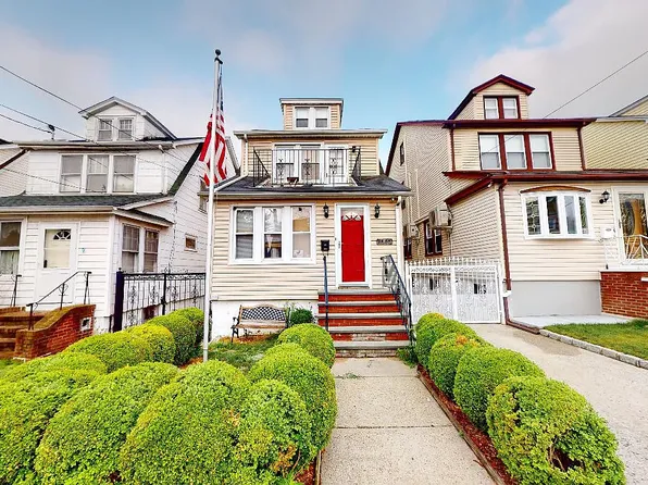 8820 216th St, Queens Village, NY 11427