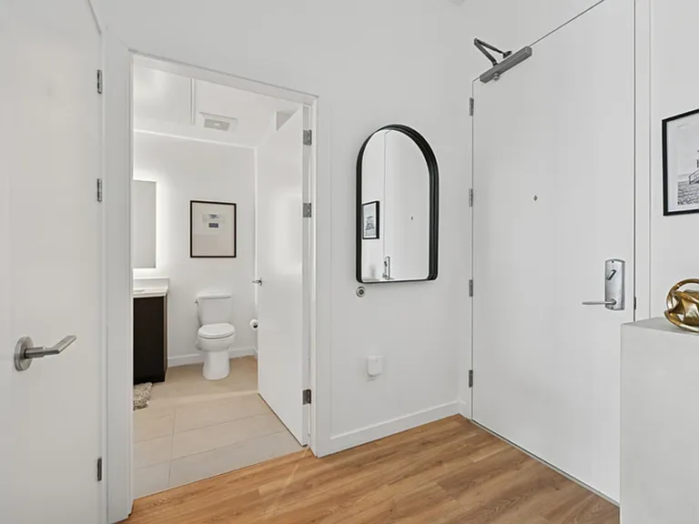 Evani 3223 Wilshire — Photo 15