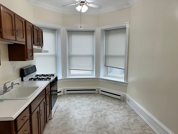 5th image of 139 Main St APT 1A