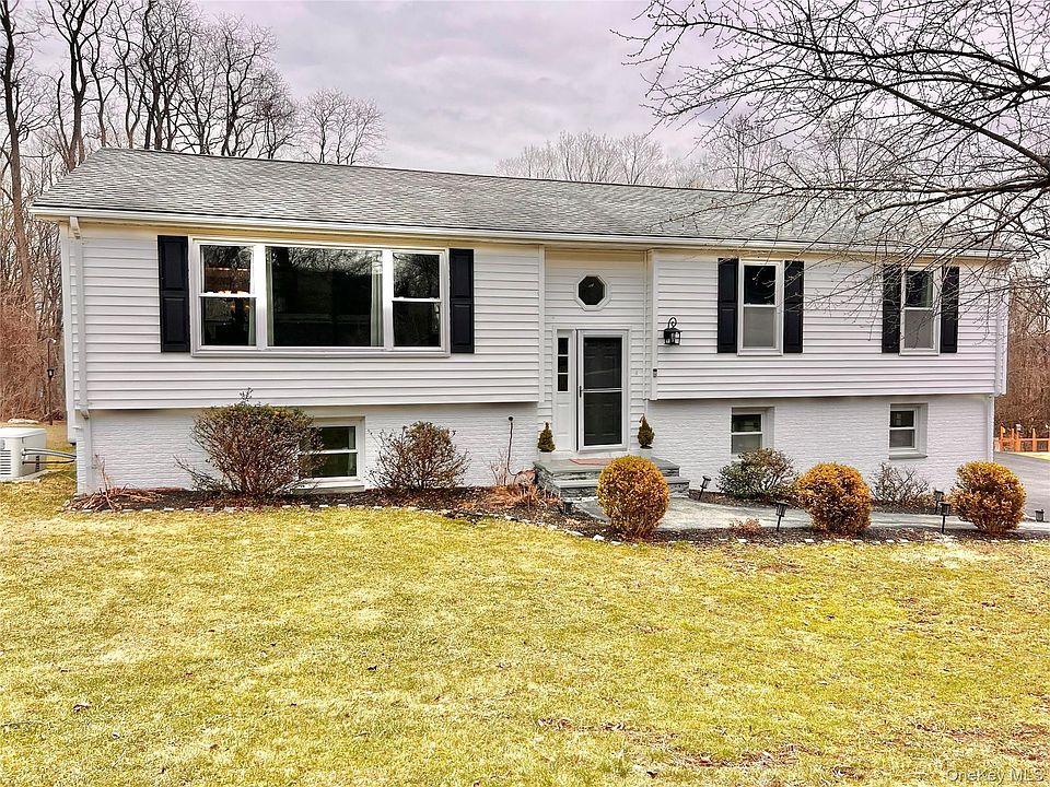 1st image of 4 Stonewall Farm Road