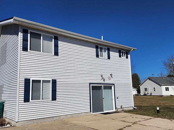 4th image of 753 Iroquois Ave