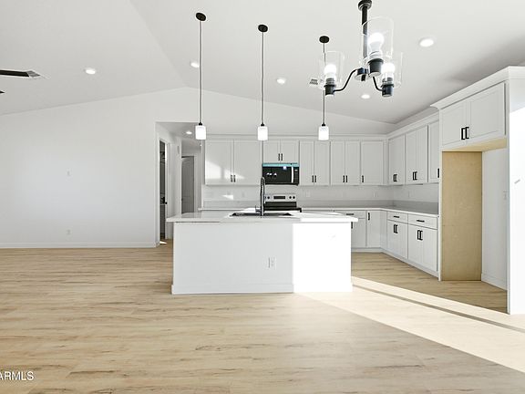 3rd image of 32933 W ELWOOD Street