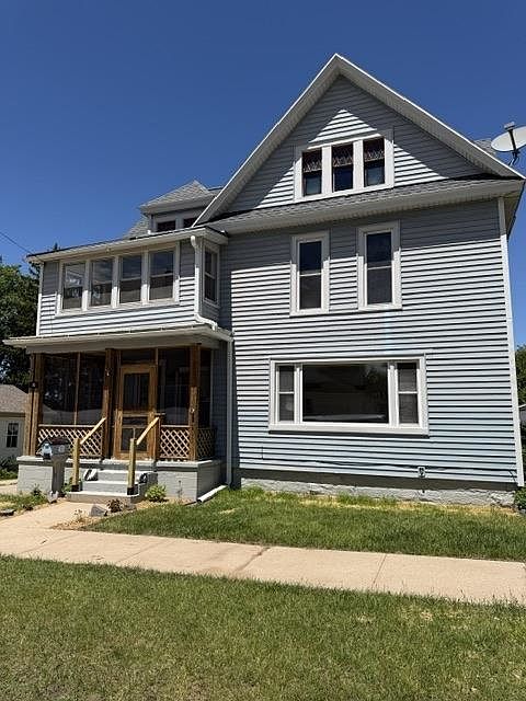 2nd image of 115 E Ceresco St
