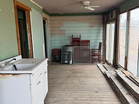 5th image of 520 Wyona St