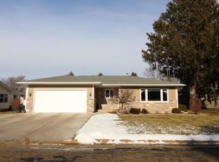 622 E Harvard St, Oconomowoc, WI 53066