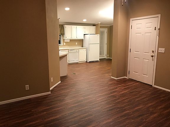3rd image of 10207 Berrybriar Ln