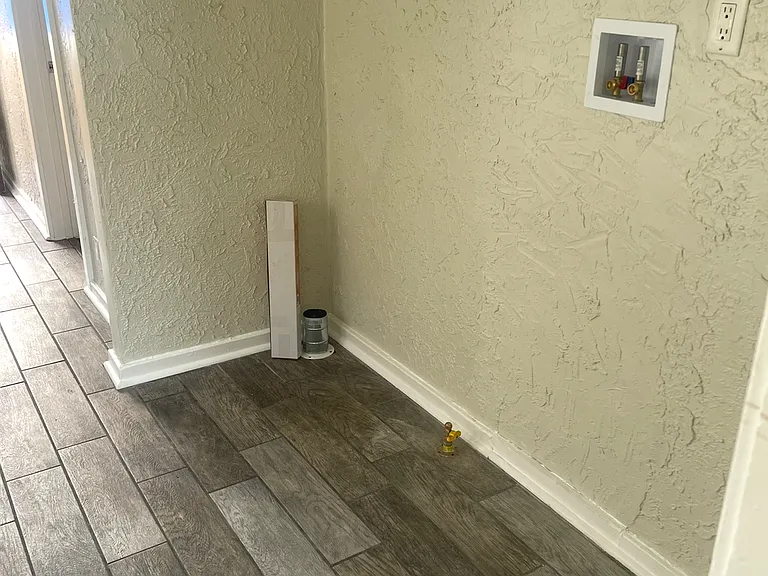 5023 Bakman Ave — Photo 10