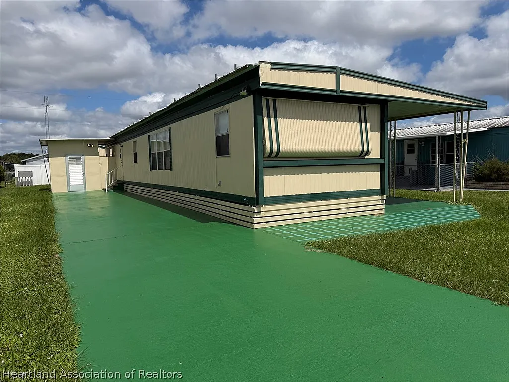 2 bed, 2.0 bath, 792 sqft, $1,275 — Photo 2
